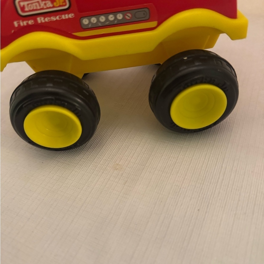 Bright Red and Yellow Tonka Fire Rescue Toy Truck with Ladder. - Picture 4 of 12